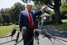 트럼프 “김정은과 관계 매우 좋다... 무슨 일 일어날지 말할 수 없어”