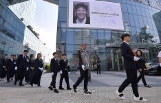 MBC에서 마지막 퇴근하는 고 이용마 기자[포토]