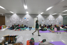 한국도로공사 본사 내부 점거 농성 중[포토]