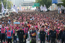 남대문 앞에서 공공부문 노동자들 힘차게 구호를[포토]