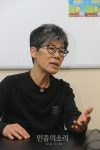 [인터뷰]경순 감독 “신자유주의 20년…  ‘자기검열’은 이제 진보에게 일상이 됐다”