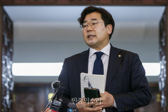 의총 결과 브리핑하는 박찬대 원내대변인[포토]