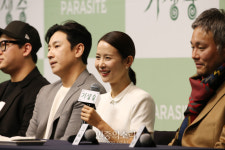 웃으며 답변하는 조여정[포토]