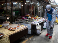 코로나 19 확산 방지 위해 강동구 방역 소독[포토]