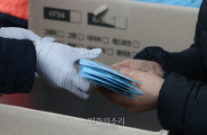 시민이 파출소에 기증한 마스크, “마음만 받겠다”며 복지관에 전달한 경찰관들