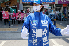 같은 부여 다른 후보 운동원[포토]