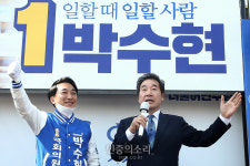 부여 유권자에게 박수현 지지 호소하는 이낙연[포토]