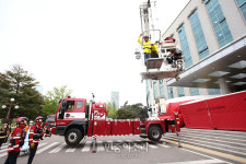 농성장에서 내려오는 형제복지원 피해자[포토]