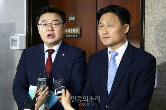 원내대표 회동 결과 브리핑하는 김성원[포토]