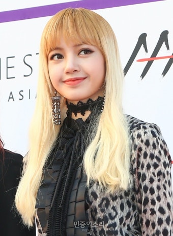 블랙핑크 리사, 전 매니저에 억대 사기 피해... YG “당혹스럽다”