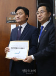 상임위 명단 제출하는 민주당[포토]