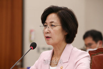 추미애 “부동산 투전판에 침묵하면 법무부 장관 직무유기”