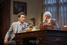 [리뷰] 대화와 토론이 부재한 시대, 프로이트와 루이스 두 지성의 명품 토론을 맛보다, 연극 ‘라스트세션’