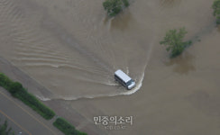 한강공원에 있던 차량 급히 빠져나와[포토]