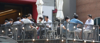 사회적거리두기 하향조절 커피전문점 앉아서 담소[포토]