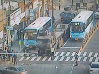 부산 도심서 미군 차량이 시내버스 들이받아