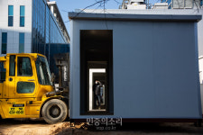 코로나19 확산 속 부족한 병실 컨테이너형 치료 공간 설치[포토]
