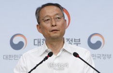 민주당 “백운규 구속영장 청구, 검찰의 명백한 정치 수사”