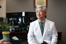 [인터뷰] 성남시의료원 이중의 원장 “코로나 이후에도 공공병원 많아져야”