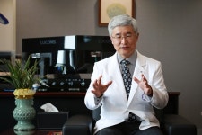 [인터뷰] 성남시의료원 이중의 원장 “코로나 이후에도 공공병원 많아져야”