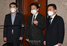 브리핑하는 노웅래 미디어상생TF 단장[포토]