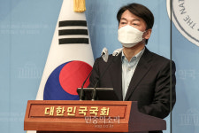 기자회견하는 안철수[포토]