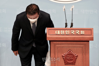 탈당 기자회견 후 인사하는 임종성 의원[포토]