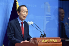 대권 도전 선언하는 장기표[포토]