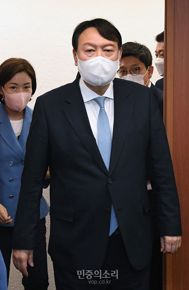 문무일 전 검찰총장, 윤석열 탄핵 판결에 법리상 명백한 결정