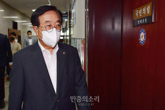 사퇴 의사 밝힌 후 이준석 대표 찾아가는 서병수[포토]