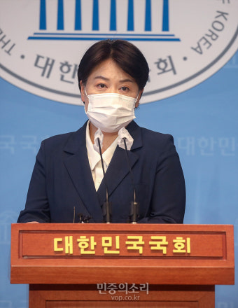 부친의 부동산 투기 의혹에 기자회견하는 윤희숙[포토]
