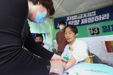 단식농성 33일째 진료받는 미류