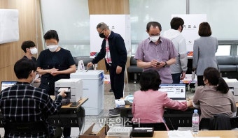 사전투표 담당 공무원 사망, “코로나에 선거사무까지 과로 순직”