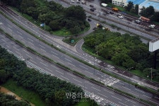 폭우로 차량 출입이 통제된 올림픽대로