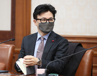 민주당 “한동훈, 왜 윤 대통령 가족은 눈 감나...참 뻔뻔”