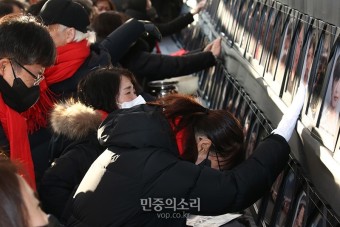 오열하는 이태원참사 유가족들