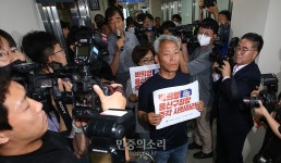 박희영 용산구청장 출근에 유가족들 구청장실로
