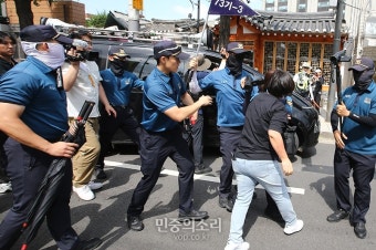 보수단체의 막말에 강하게 항의하는 이태원참사 유가족