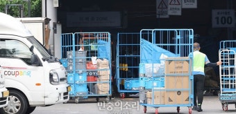 택배노동자 휴식 보장 위한 택배없는날 근무하는 쿠팡 노동자들