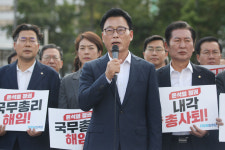 용산으로 간 민주당 의원들 “회기 중 이재명 구속영장, 야당 분열공작”