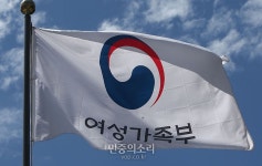 피해자 보호하겠다던 정부, ‘가정폭력 상담소’ 예산 삭감 역행