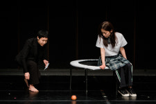 [리뷰] 조현병 엄마를 둔 십 대 소녀의 이야기, 연극 이상한 나라의 사라