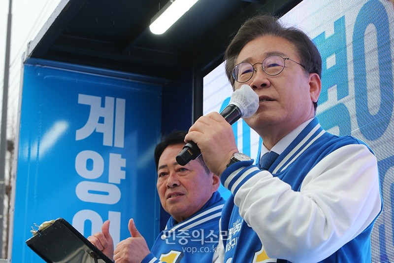 이재명, 방탄유리 비판에 항변하며 방탄조끼 착용...인천 유세 강조