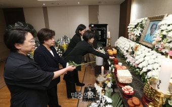 정차순 여사 빈소 찾아 조문하는 박은정 조국혁신당 당선인 등
