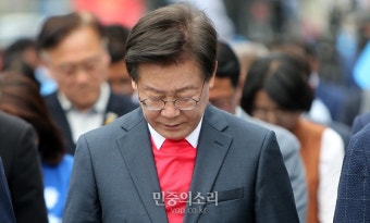 고 채상병을 추모하며 묵념하는 이재명 대표