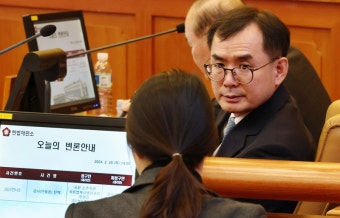 ‘유우성 보복기소’ 안동완 검사 탄핵, 헌재서 기각