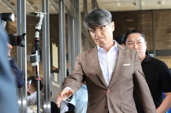 ‘명품백 전달’ 최재영 목사 “김 여사, 청탁 듣고 대통령실 직원 연결…녹취 제출”