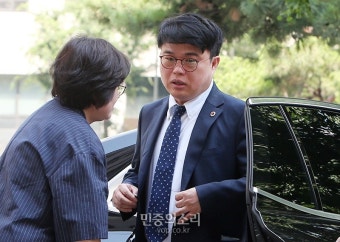 경찰조사 출석하는 임현택 의협회장