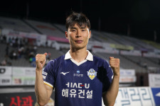 ‘멀티골’ 충남아산 김종석, K리그2 32라운드 MVP