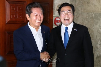 정청래 vs 박찬대, 첫 TV토론에서 열띤 논쟁